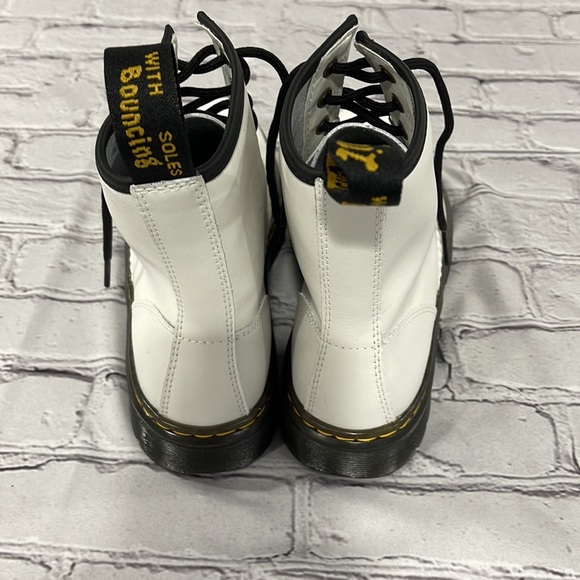 Dr. Martins Zavala 8-Eyelet Combat Boot White Womens Size 7 New Without Tags - Picture 5 of 7